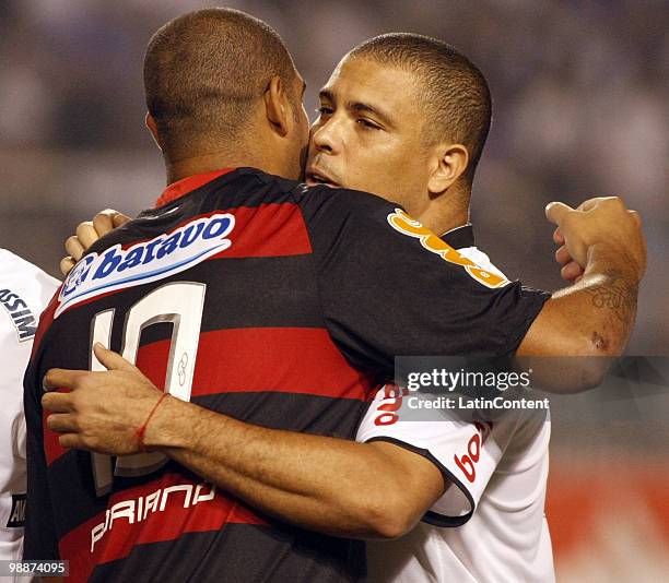 Adriano of Flamengo embraces Ronaldo Nazario of Corinthians prior to their Libertadores Cup match at Pacaembu stadium on May 5, 2010 in Sao Paulo,...