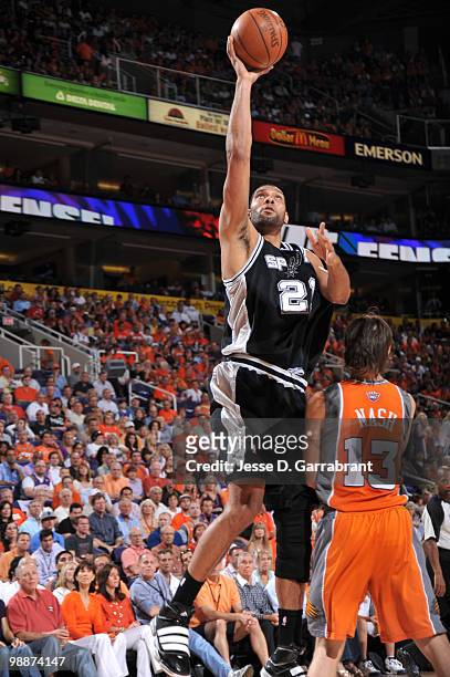 Tim Duncan of the San Antonio Spurs shoots against Steve Nash of the Phoenix Suns in Game Two of the Western Conference Semifinals during the 2010...