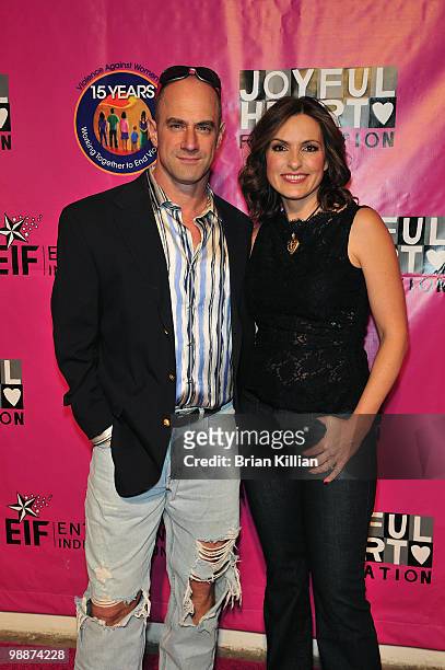 Actors Chris Meloni and Mariska Hargitay attend the 2010 Joyful Heart Foundation Gala at Skylight SOHO on May 5, 2010 in New York City.