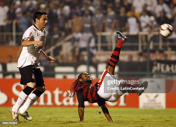 Chicao of Corinthians watches as Vagner Love of Flamengo tries a volley shot during their Libertadores Cup match at Pacaembu stadium on May 5, 2010...