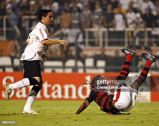 Chicao of Corinthians watches as Vagner Love of Flamengo tries a volley shot during their Libertadores Cup match at Pacaembu stadium on May 5, 2010...