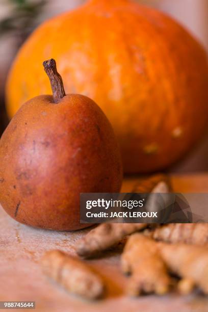 la queue de la poire - poire imagens e fotografias de stock