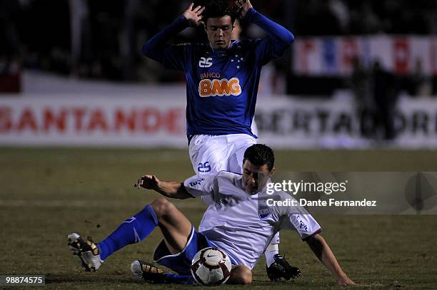 Alejandro Lembo of Nacional fights for the ball with Kleber of Cruzeiro during a match as part of the Libertadores Cup 2010 at Central Park Stadium...