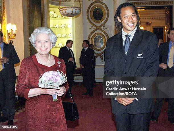 Queen Elizabeth ll stands with Tana Umaga, Captain of of the All Blacks New Zealand rugby team, November 14 during a special reception at Buckingham...
