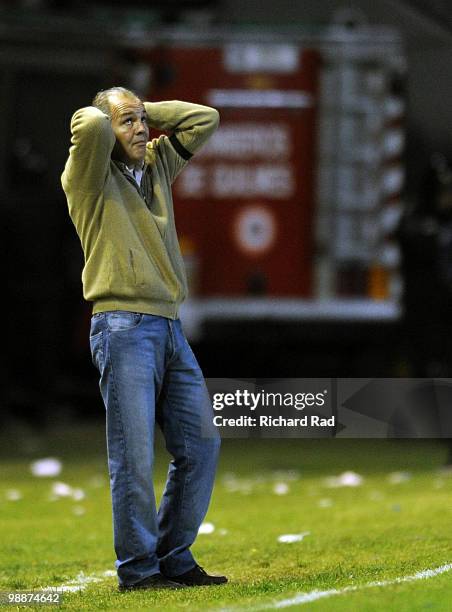 Coach Alejandro Sabella of Estudiantes reacts during a match against San Luis as part of the 2010 Libertadores Cup at Centenario Stadium on May 5,...