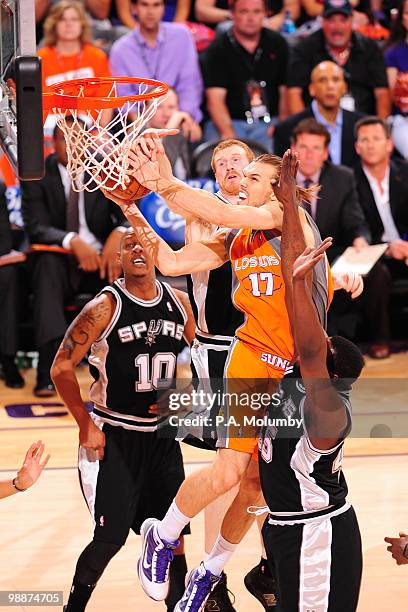 Louis Amundson of the Phoenix Suns drives for a shot between Keith Bogans and Matt Bonner in Game Two of the Western Conference Semifinals during the...