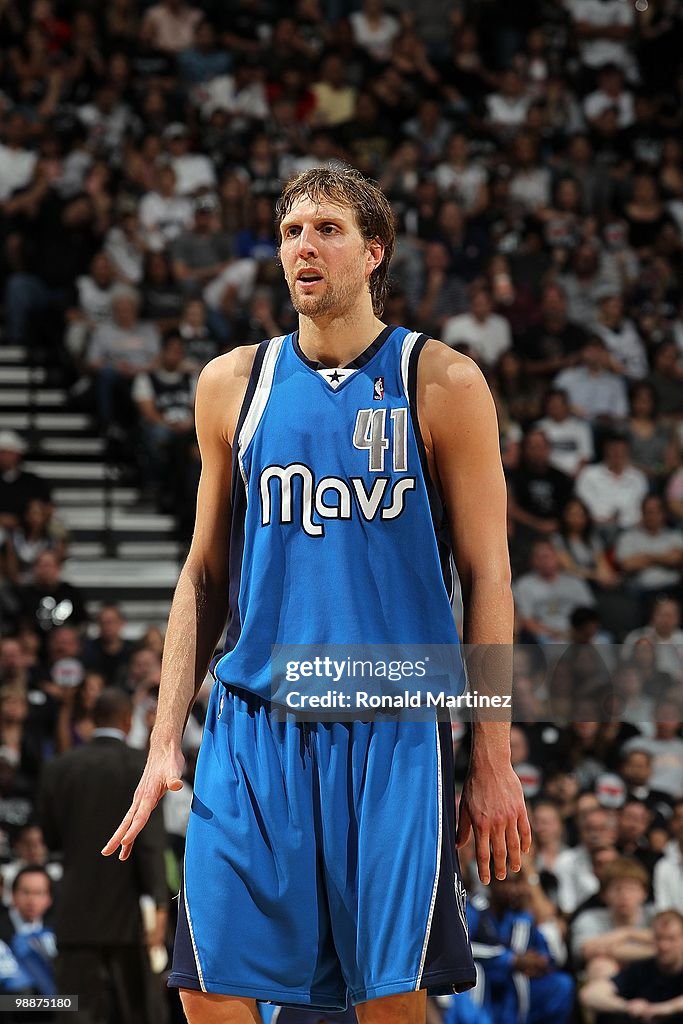 Dallas Mavericks v San Antonio Spurs, Game 4