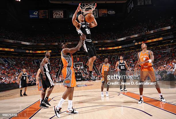 Richard Jefferson of the San Antonio Spurs dunks against Amar'e Stoudemire of the Phoenix Suns in Game Two of the Western Conference Semifinals...