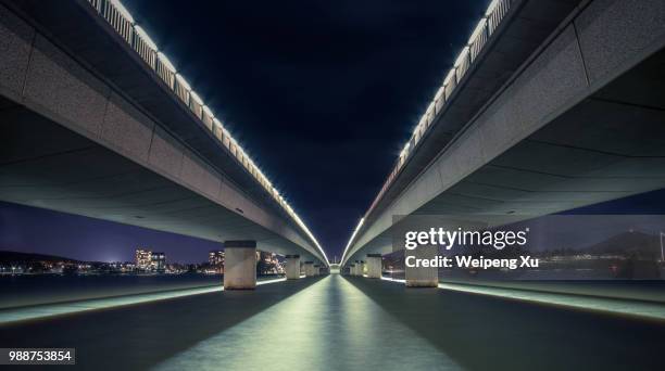 bridge over lake burley griffin in canberra - lake burley griffin stock pictures, royalty-free photos & images