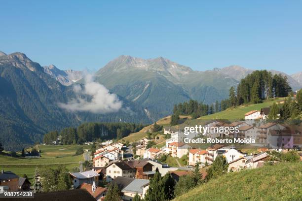 blue sky on the alpine village of ftan surrounded by rocky peaks, inn district, canton of graubunden, engadine, switzerland, europe - graubunden canton stock-fotos und bilder