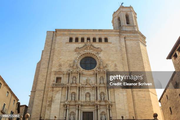 cathedral, baroque facade from cathedral steps, city of girona, girona province, catalonia, spain, europe - gerona province stockfoto's en -beelden