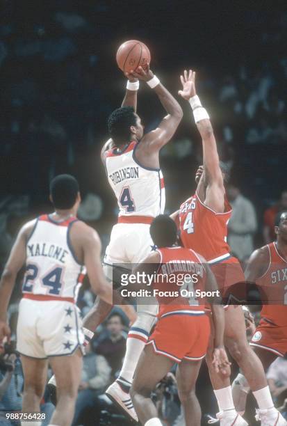 Cliff Robinson of the Washington Bullets shoots over Charles Barkley of the Philadelphia 76ers during an NBA basketball game circa 1985 at the...