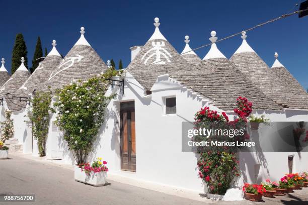 trulli, traditional houses, rione monti area, alberobello, unesco world heritage site, valle d'itria, bari district, puglia, italy, europe - conical roof stock pictures, royalty-free photos & images