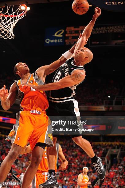 Channing Frye of the Phoenix Suns fouls Richard Jefferson of the San Antonio Spursin Game Two of the Western Conference Semifinals during the 2010...