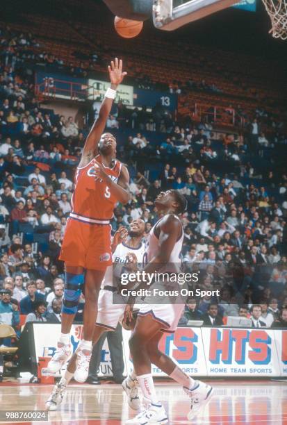 Danny Manning of the Los Angeles Clippers shoots over Bernard King of the Washington Bullets during an NBA basketball game circa 1991 at the Capital...