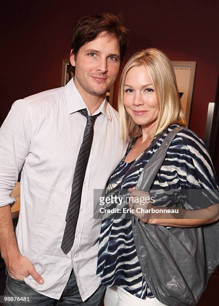 Peter Facinelli and Jennie Garth at the "Behind The Burly Q" screening on May 05, 2010 at Laemmle's Sunset 5 Theatre in Los Angeles, California.