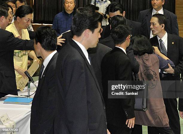 Japanese Prime Minister Yukio Hatoyama is being stormed by a local resident after the dialogue meeting with residents at Futenma Daini Elementary...