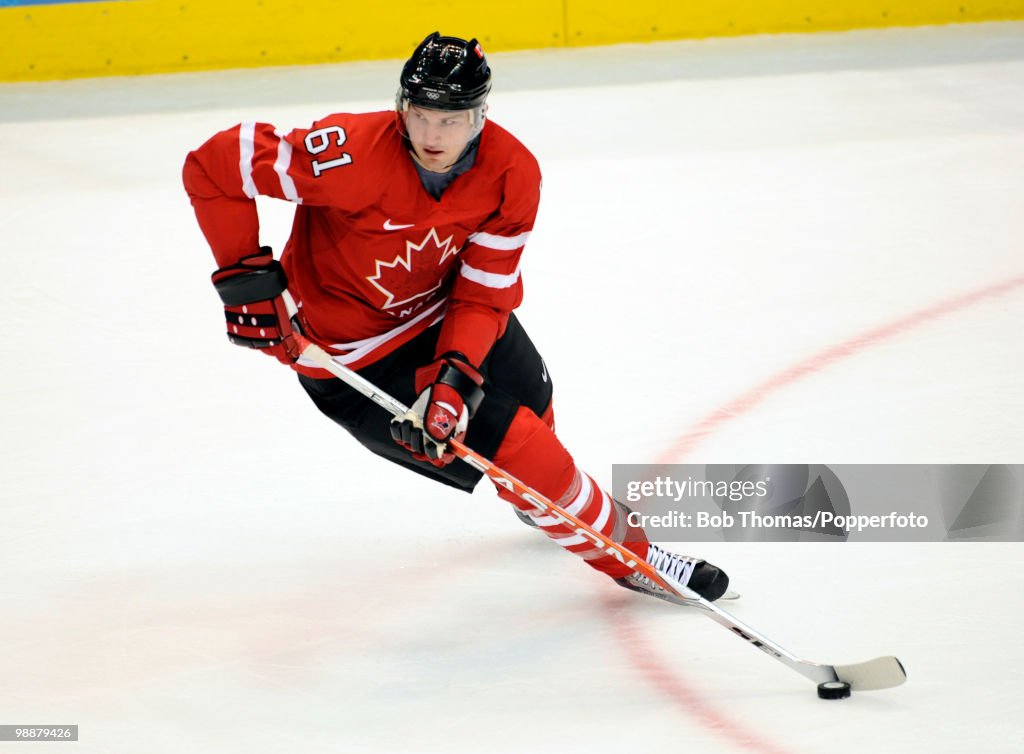 Ice Hockey - Day 5 - Canada v Norway