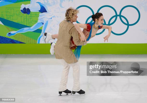 Meryl Davis and Charlie White of the USA compete in the figure skating ice dance - original dance on day 10 of the Vancouver 2010 Winter Olympics at...