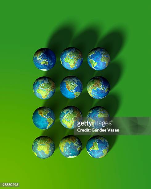 12 globes - gandee stockfoto's en -beelden