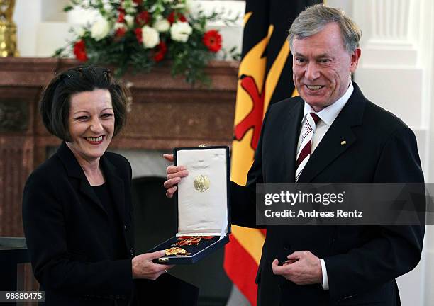 German writer Herta Mueller receives the Federal cross of Merit by German President Horst Koehler at Bellevue palace on May 6, 2010 in Berlin,...