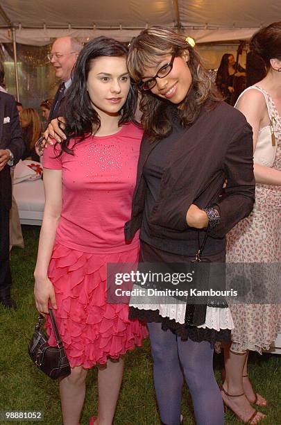 Anna Paquin and Rosario Dawson