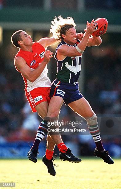 Nick Fosdike of the Sydney Swans contests a mark with Shaun McManus of Freemantle Dockers during the round 9 match at the SCG, Sydney Australia....