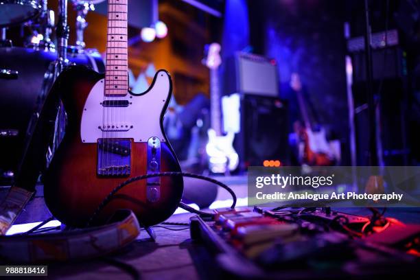 waiting for the music - musikinstrument bildbanksfoton och bilder