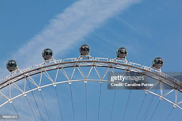 5 london eye pods against a blue sky  - newpremiumuk stock-fotos und bilder