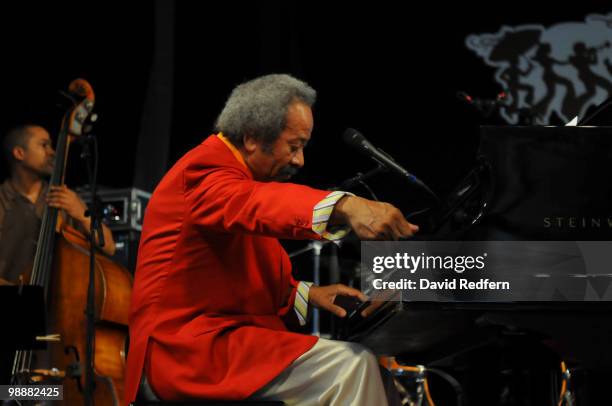 Allen Tousaint performs on day six of New Orleans Jazz & Heritage Festival on May 1, 2010 in New Orleans, Louisiana.