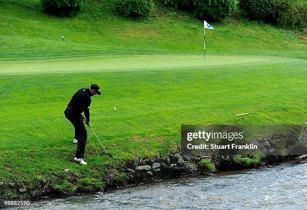 Graeme Storm of England plays his chip shot on the 12th hole during the first round of the BMW Italian Open at Royal Park I Roveri on May 6, 2010 in...