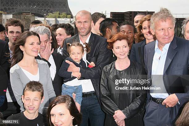 Anne Dauphine, Guy Alba, Zinedine Zidane with Azylis in his arms, guest, Sophie Thalmann and Patrick Poivre d Arvor pose during 'Le Prix Ambassadeur...