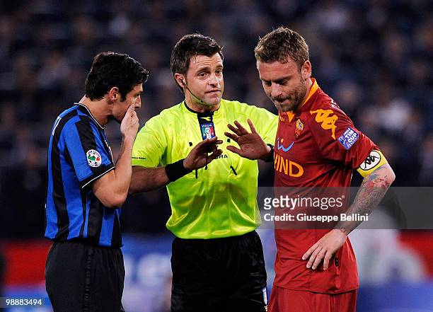 Javier Zanetti of Inter and the referee Nicola Rizzoli and Daniele De Rossi of Roma in action during the match the Tim Cup between FC Internazionale...