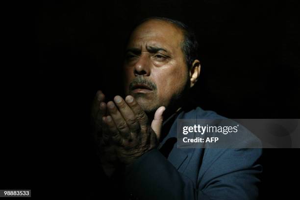 An Iraqi Shiite Muslim man takes part in Friday noon prayers in the holy city of Karbala, 110kms from the capital Baghdad on January 08, 2010. Shiite...