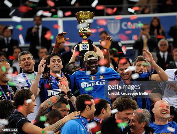 The players of Inter celebrate the victory after the match the Tim Cup between FC Internazionale Milano and AS Roma at Stadio Olimpico on May 5, 2010...