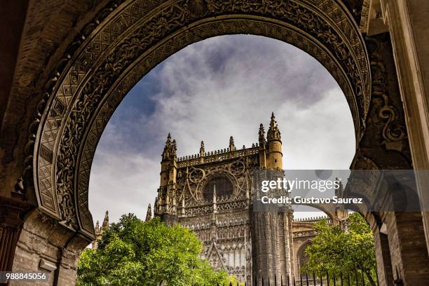 catedral de sevilla - catedral de sevilla stock pictures, royalty-free photos & images