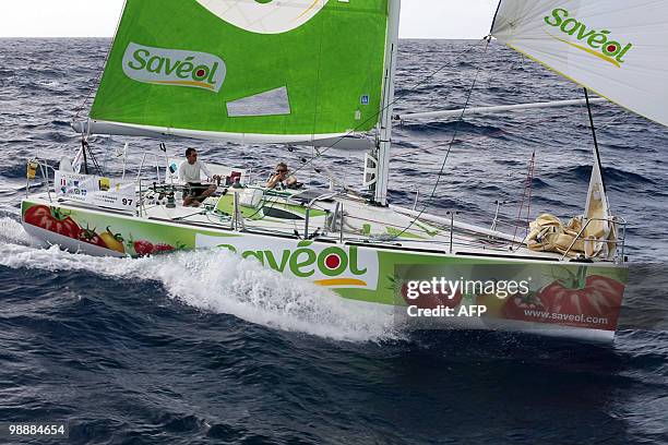 French skipper Romain Attanasio and his team mate British Samantha Davies sail on their "Saveol" monohull on May 6, 2010 during the AG2R LA MONDIALE...
