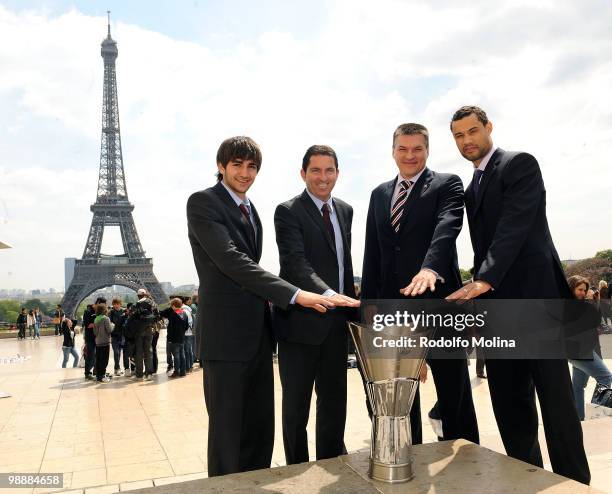 Ricky Rubio, #9 of Regal FC Barcelona, Head Coach Xavier Pascual of Regal FC Barcelona, Head Coach Evgeny Pashutin of CSKA Moscow and Trajan Langdon...