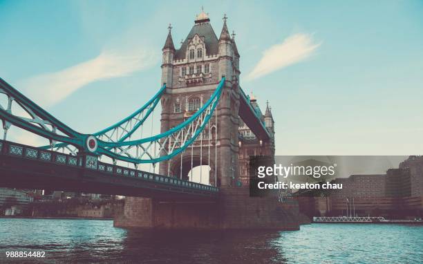 london bridge. - kearton stock pictures, royalty-free photos & images