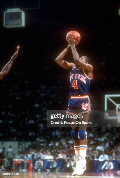 Darrell Walker of the New York Knicks shoots against the Washington Bullets during an NBA basketball game circa 1984 at the Capital Centre in...