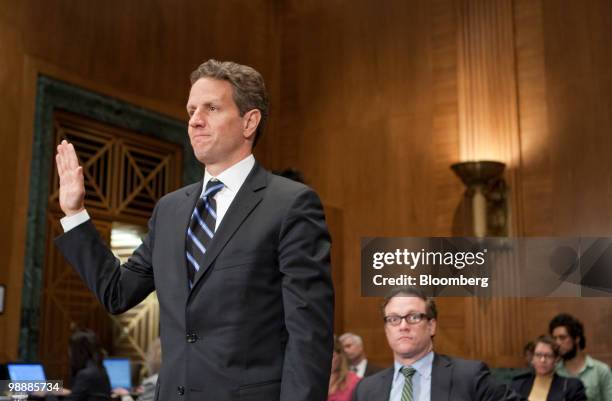 Timothy Geithner, U.S. Treasury secretary, is sworn in during a hearing of the Federal Inquiry Crisis Commission in Washington, D.C., U.S., on...