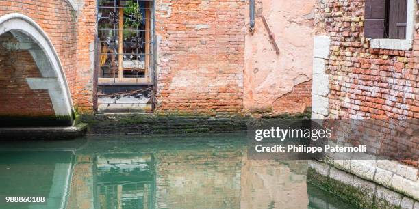 venise, d'eau et de briques - venise stock pictures, royalty-free photos & images