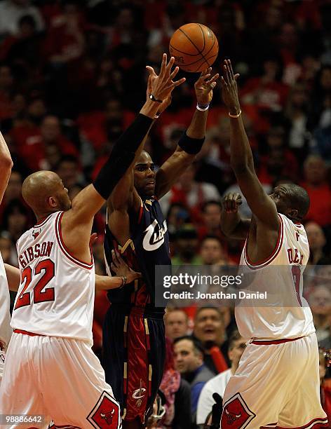 Antawn Jamison of the Cleveland Cavaliers passes the ball between Taj Gibson and Luol Deng of the Chicago Bulls in Game Three of the Eastern...