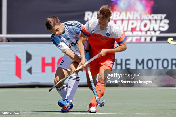 Gonzalo Peillat of Argentina, Jeroen Hertzberger of Holland during the Champions Trophy match between Holland v Argentinia at the Hockeyclub Breda on...