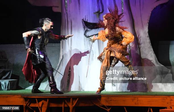 June 2018, Germany, Zinnowitz: Paola Brandenburg as the elf leader Gunara and Reiko Roelz as the leader Jaron perform on stage. Around 900 people...