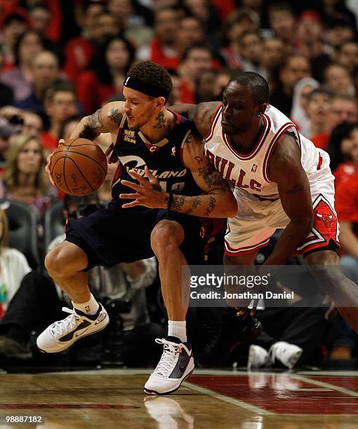 Delonte West of the Cleveland Cavaliers tries to move against Ronald Murray of the Chicago Bulls in Game Three of the Eastern Conference...