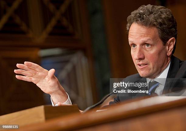 Timothy Geithner, U.S. Treasury secretary, testifies at a hearing of the Federal Inquiry Crisis Commission in Washington, D.C., U.S., on Thursday,...