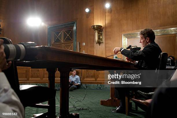 Timothy Geithner, U.S. Treasury secretary, testifies at a hearing of the Federal Inquiry Crisis Commission in Washington, D.C., U.S., on Thursday,...