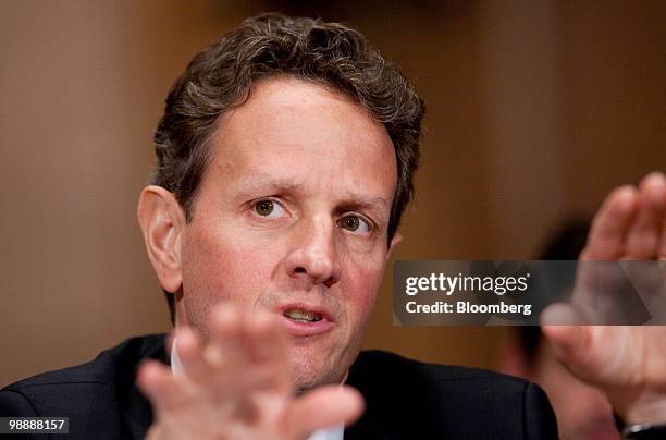 Timothy Geithner, U.S. Treasury secretary, testifies at a hearing of the Federal Inquiry Crisis Commission in Washington, D.C., U.S., on Thursday,...