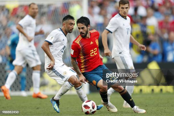 Aleksandr Samedov of Russia, Isco of Spain during the 2018 FIFA World Cup Russia round of 16 match between Spain and Russia at the Luzhniki Stadium...